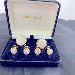 NWOT Mens cuff link set